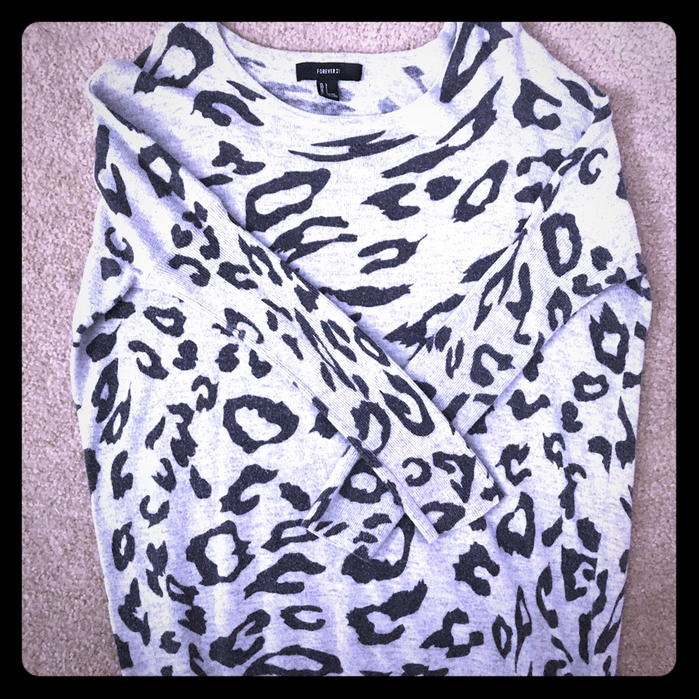 Black and gray cheetah tunic